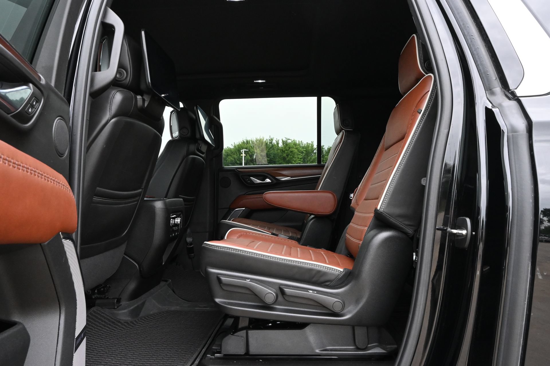 Used 2024 GMC Yukon XL Denali Ultimate AWD/4WD image 18