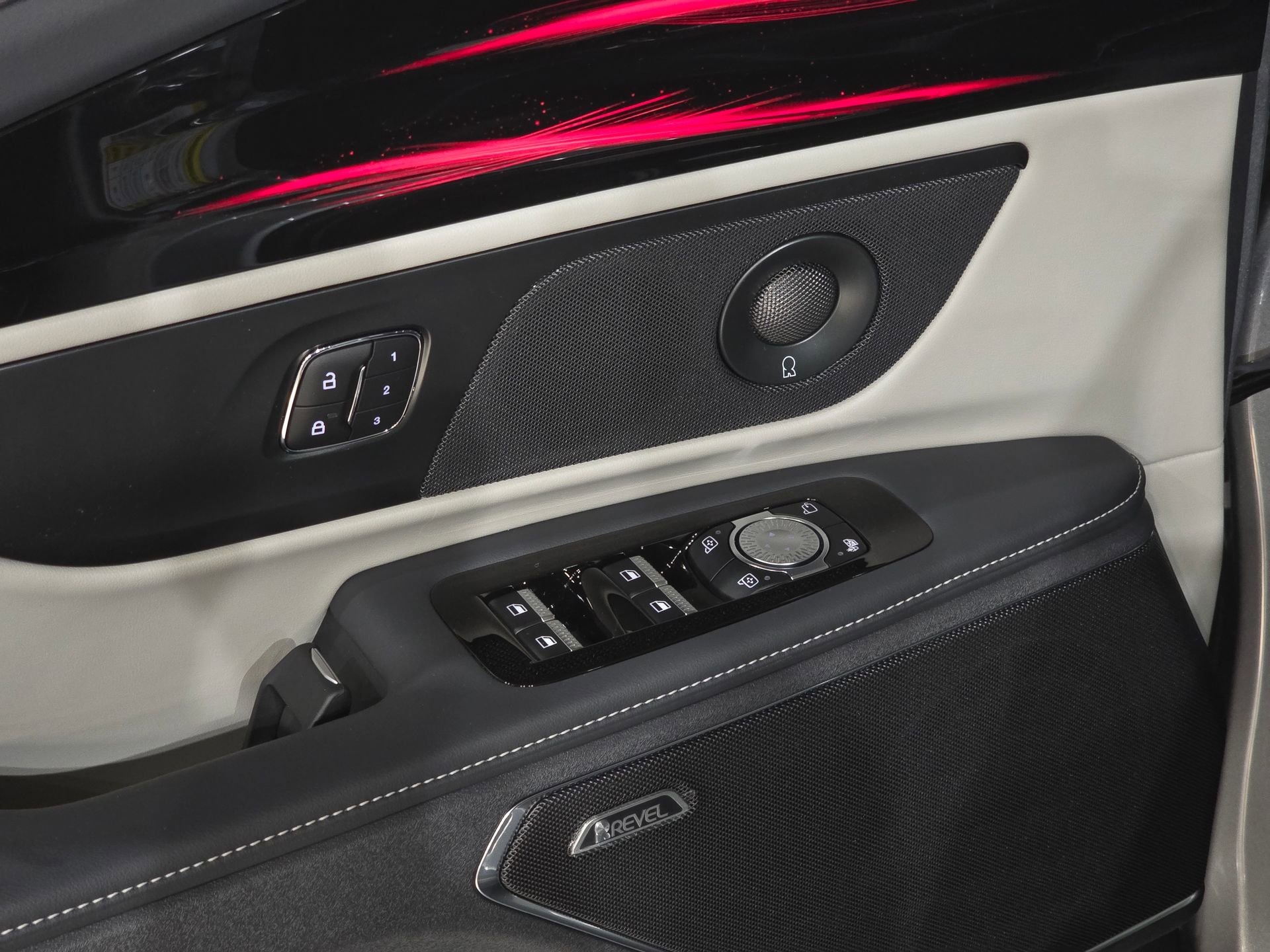 New 2025 Lincoln Nautilus Premier w/ Equipment Group 102A image 13