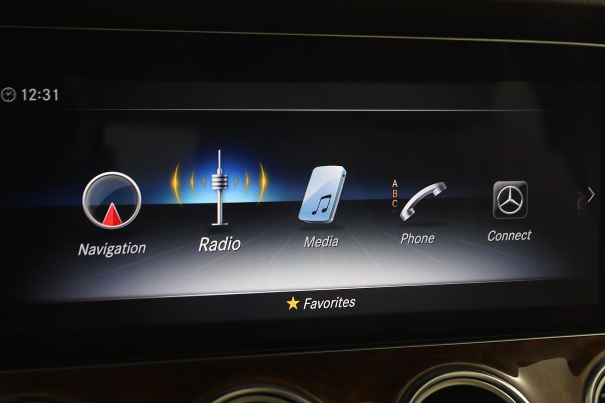 Used 2020 Mercedes-Benz E 450 4MATIC Wagon w/ Premium Package image 38