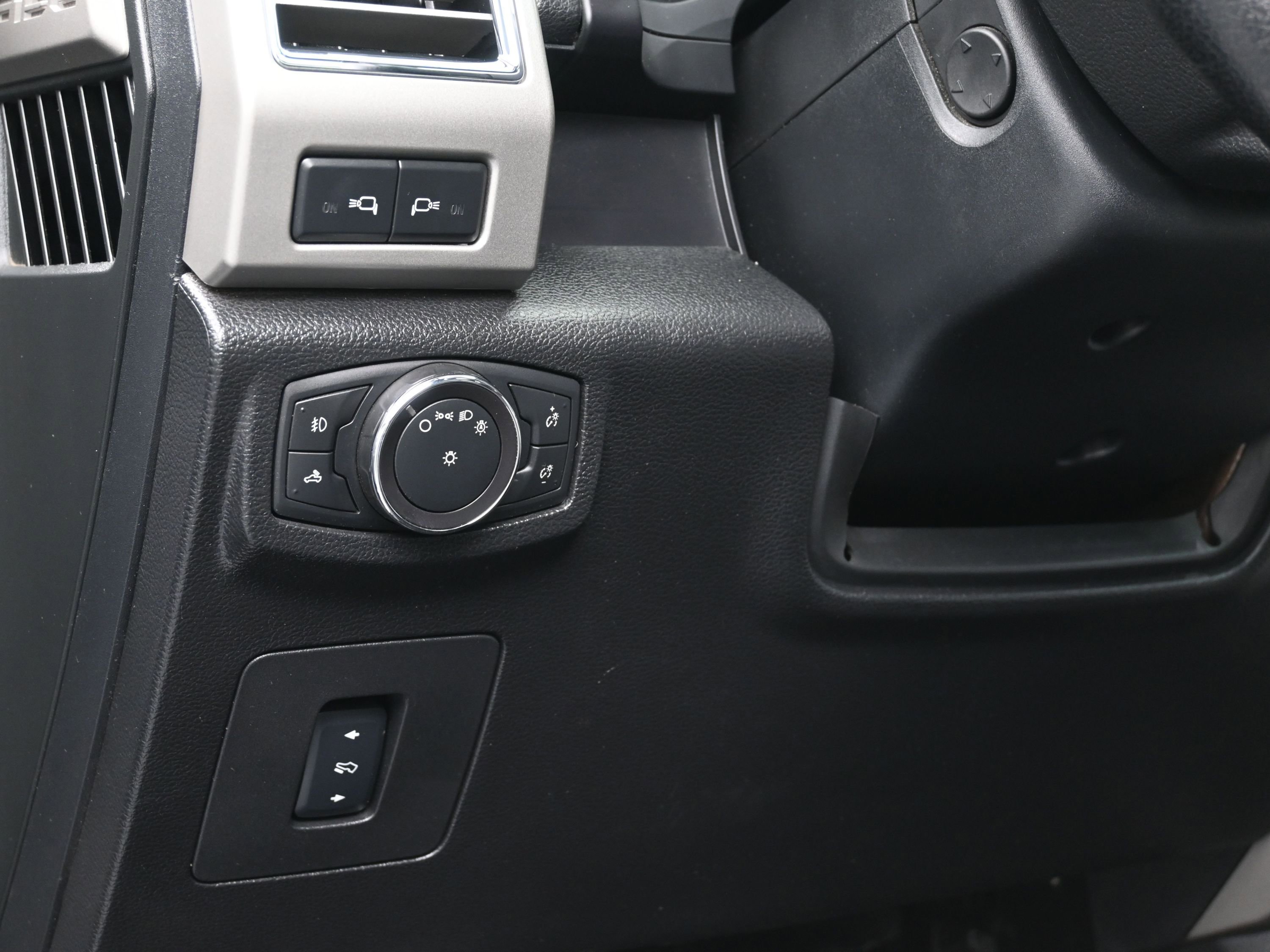 Used 2016 Ford F150 Lariat w/ Equipment Group 502A Luxury image 12