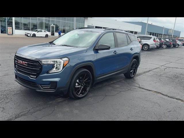 Certified 2024 GMC Terrain SLE w/ Driver Convenience Package FWD image 4
