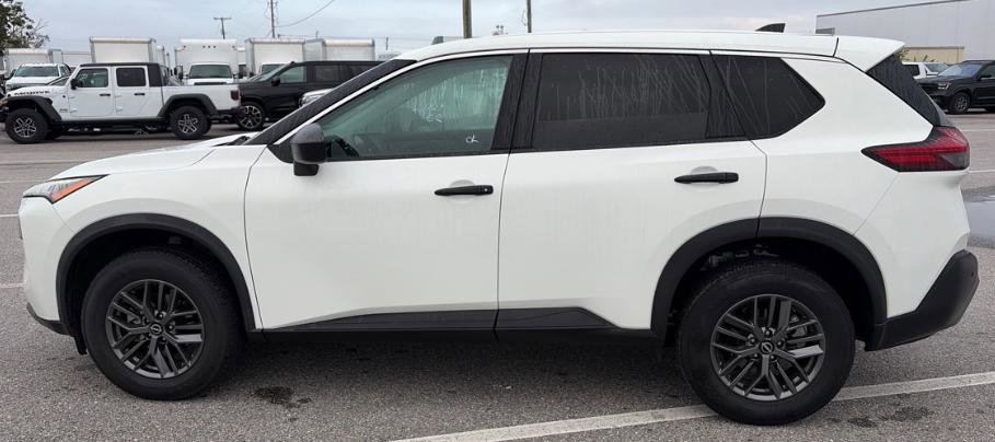 Used 2023 Nissan Rogue S FWD image 8