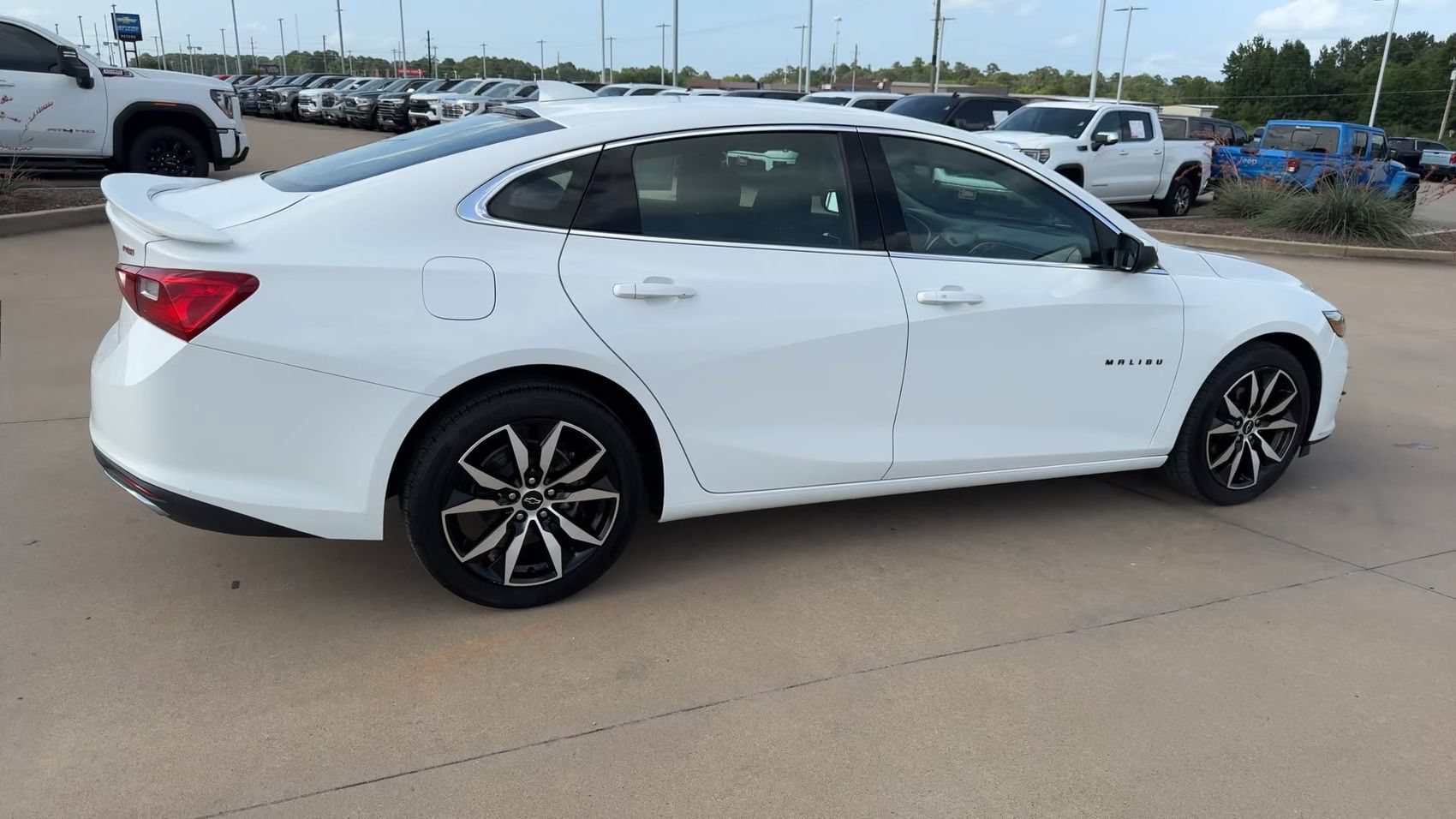Used 2023 Chevrolet Malibu RS FWD image 9