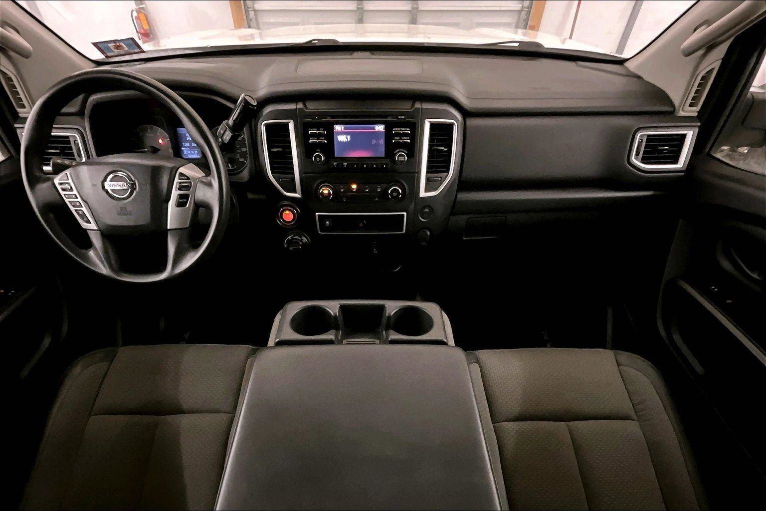 Used 2017 Nissan Titan S image 14