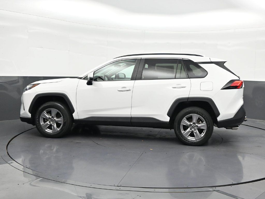 Used 2022 Toyota RAV4 XLE w/ Convenience Package FWD image 2
