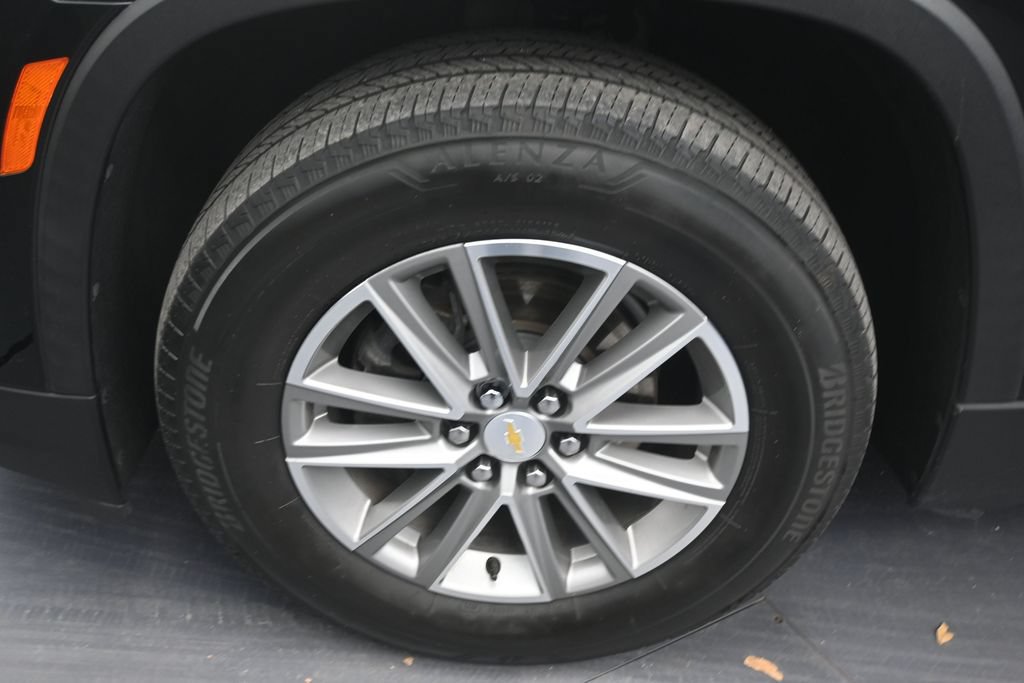 Used 2023 Chevrolet Traverse LT FWD image 9