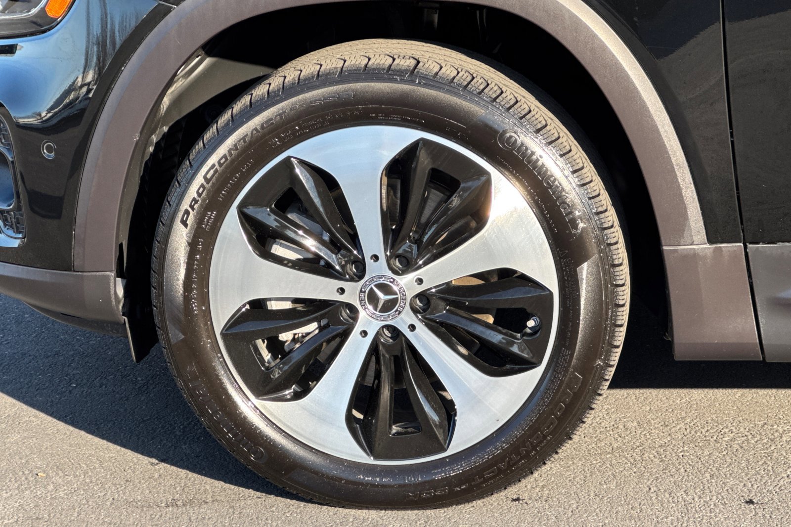 Certified 2025 Mercedes-Benz GLB 250 4MATIC image 26