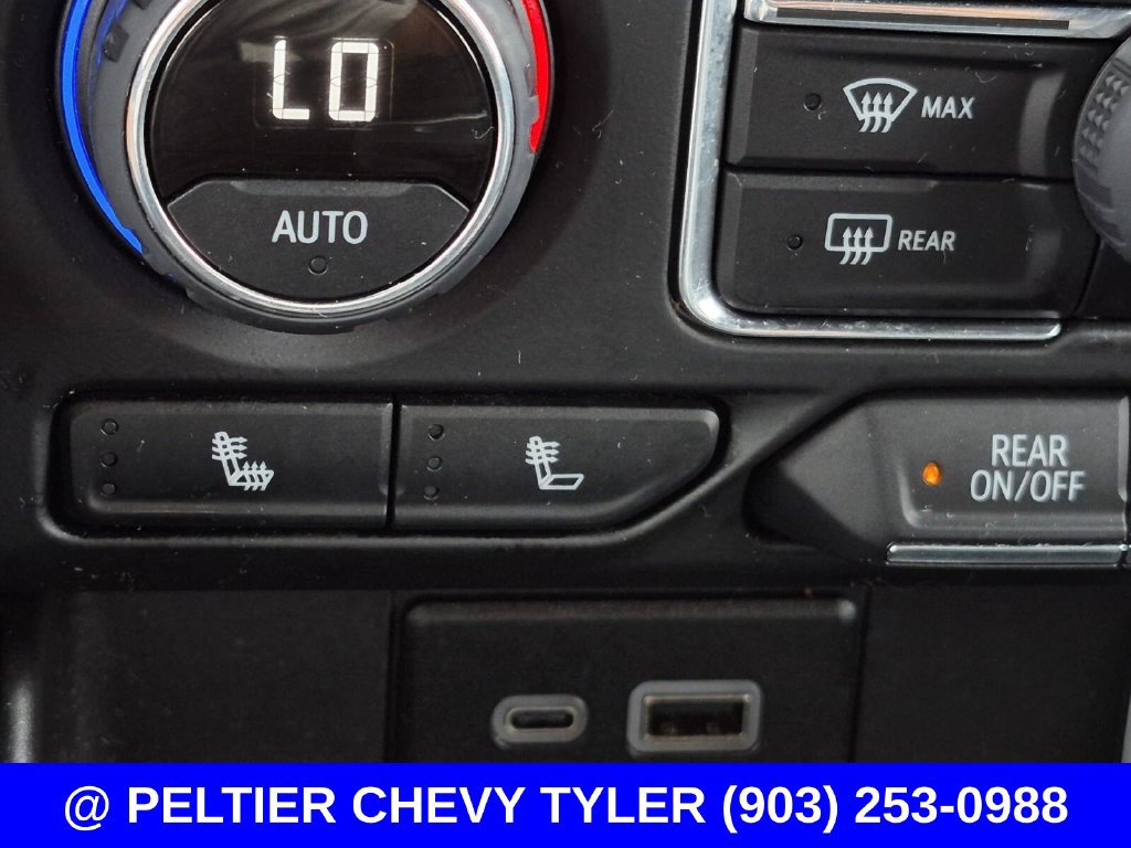 Used 2024 Chevrolet Suburban LT w/ Luxury Package RWD image 29