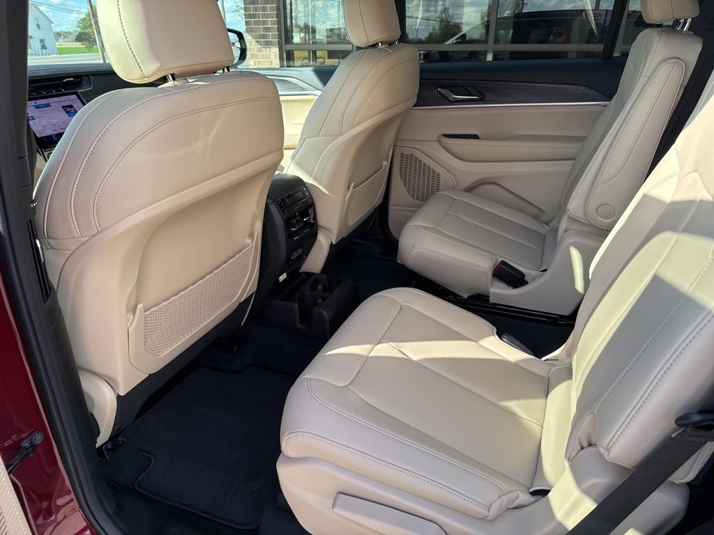New 2025 Jeep Grand Cherokee L Limited image 18