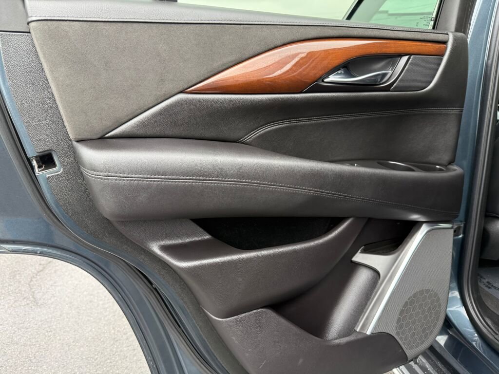 Used 2020 Cadillac Escalade Luxury image 25