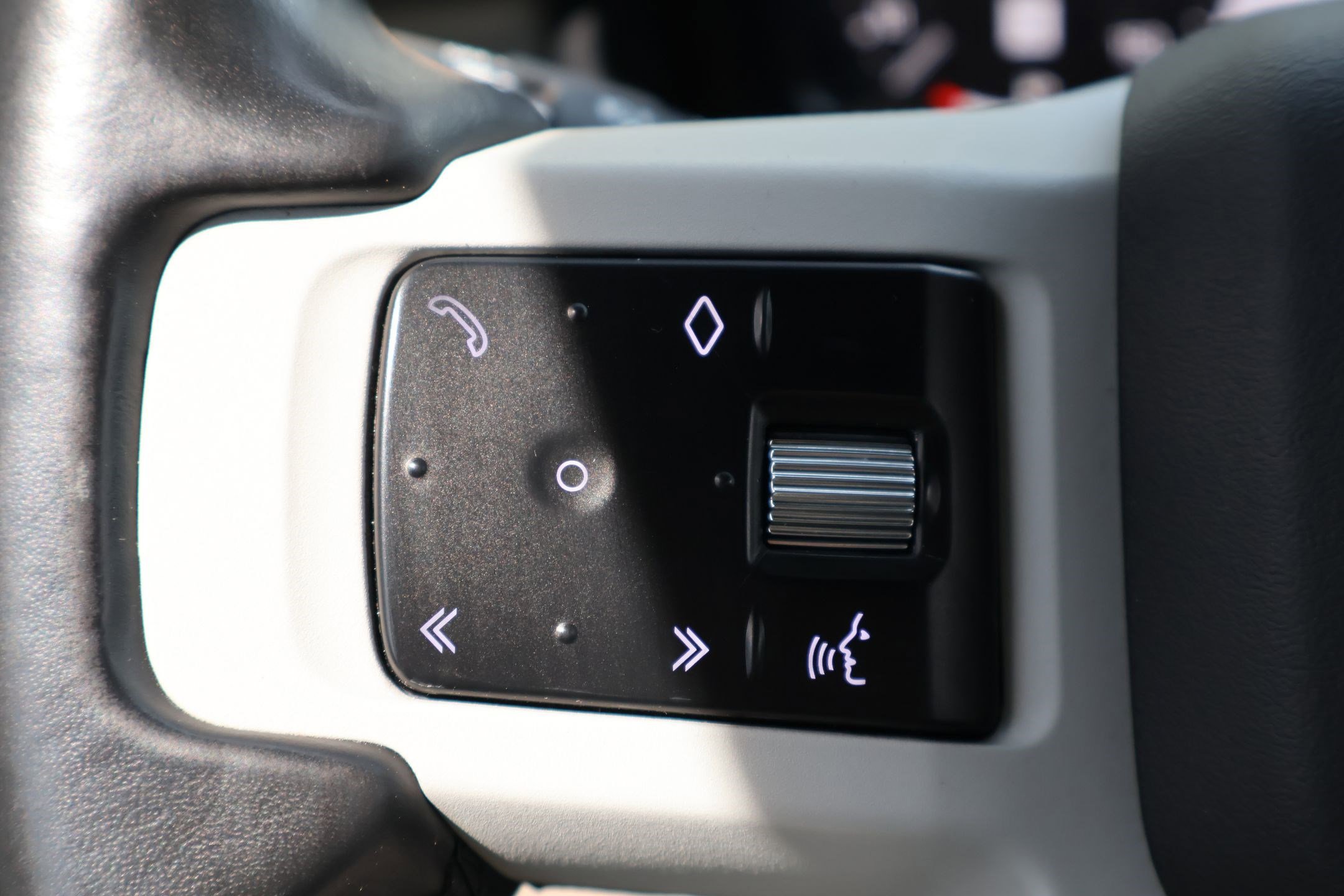 Certified 2023 Land Rover Defender 110 X-Dynamic SE image 16