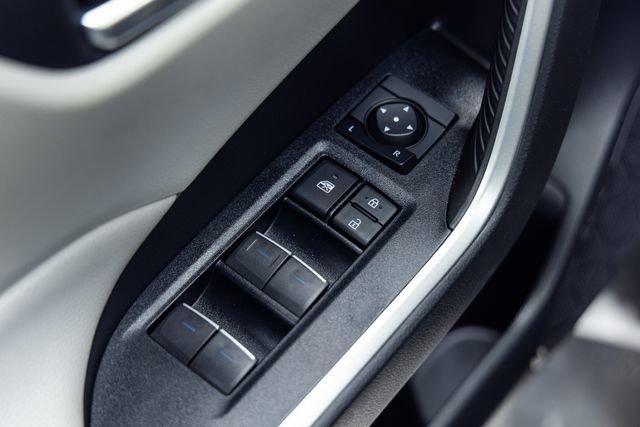 Used 2022 Toyota RAV4 XLE FWD image 12