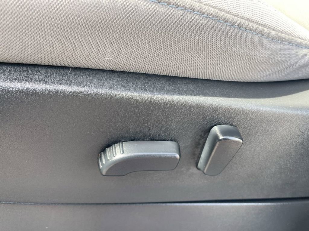 Used 2022 Nissan Frontier SV image 22