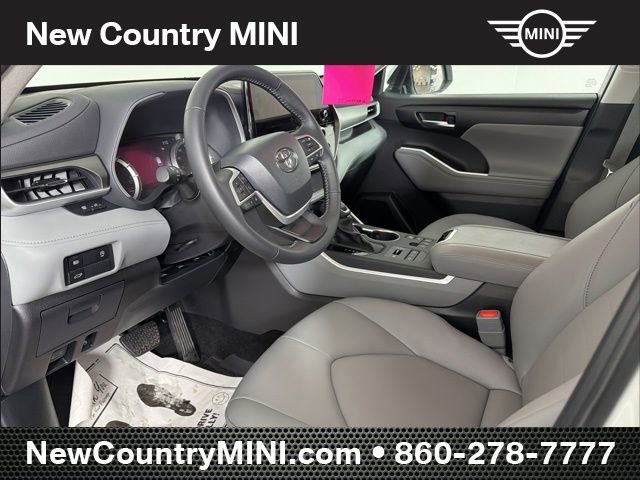 Used 2025 Toyota Highlander XLE w/ Protection Package #3 (TMS) image 10