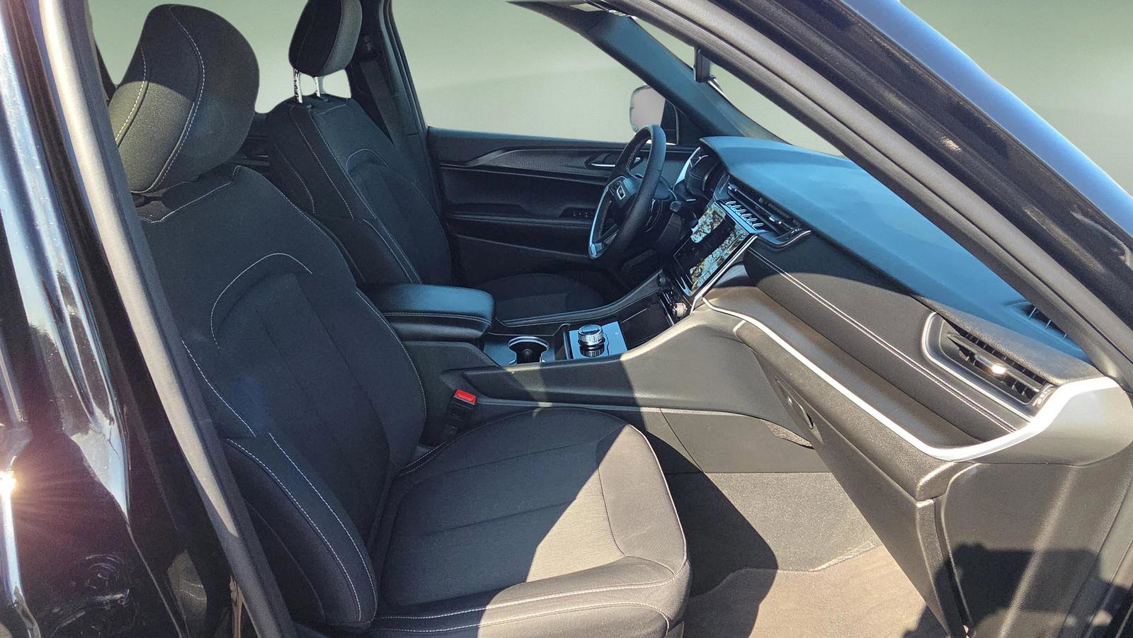 Used 2024 Jeep Grand Cherokee L Laredo w/ Luxury Tech Group I image 25