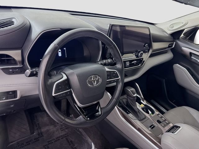 Used 2023 Toyota Highlander Limited AWD/4WD image 9