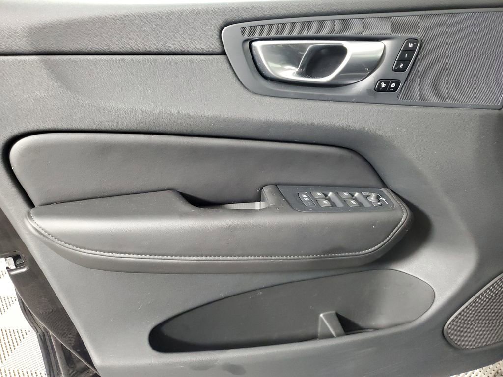 Certified 2024 Volvo XC60 B5 Plus w/ Protection Package Premier AWD/4WD image 19