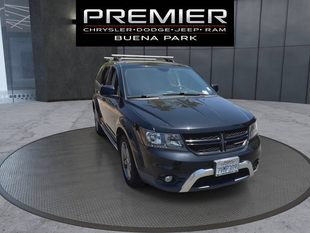Used 2017 Dodge Journey Crossroad FWD image 3