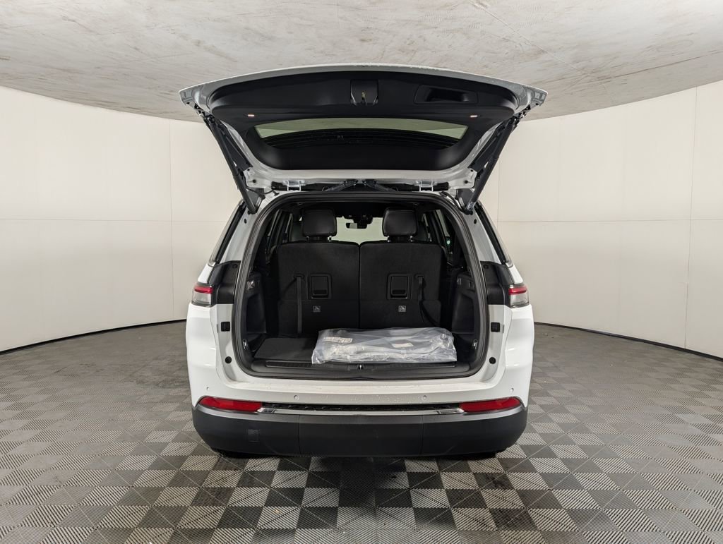 New 2025 Jeep Grand Cherokee L Limited image 9