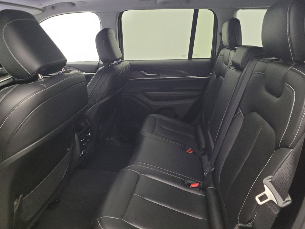 Used 2023 Jeep Grand Cherokee Limited AWD/4WD image 18