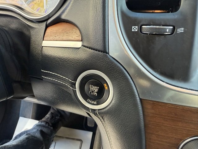 Used 2016 Chrysler 300 C Platinum w/ Safetytec Plus Group image 26