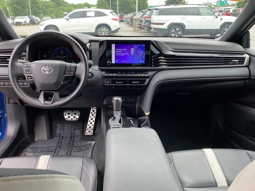Used 2025 Toyota Camry SE FWD image 30