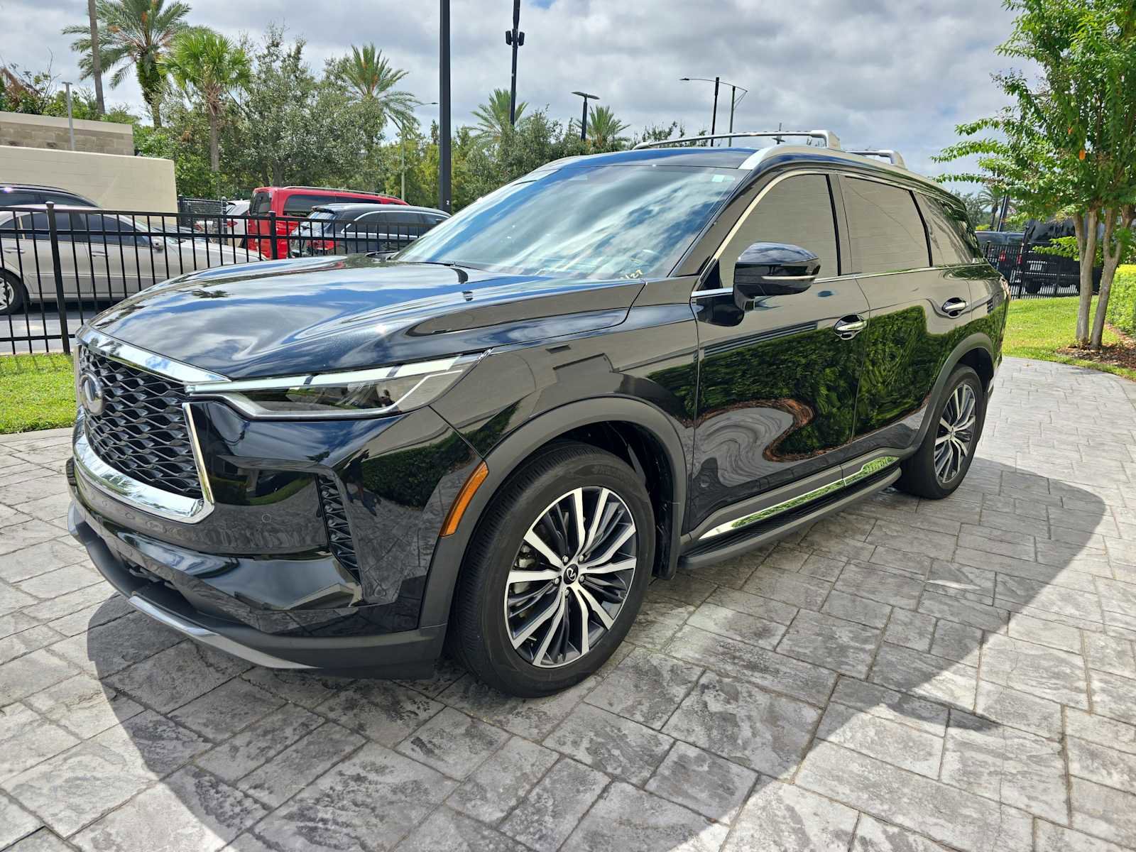 Used 2024 INFINITI QX60 Sensory w/ Vision Package image 8