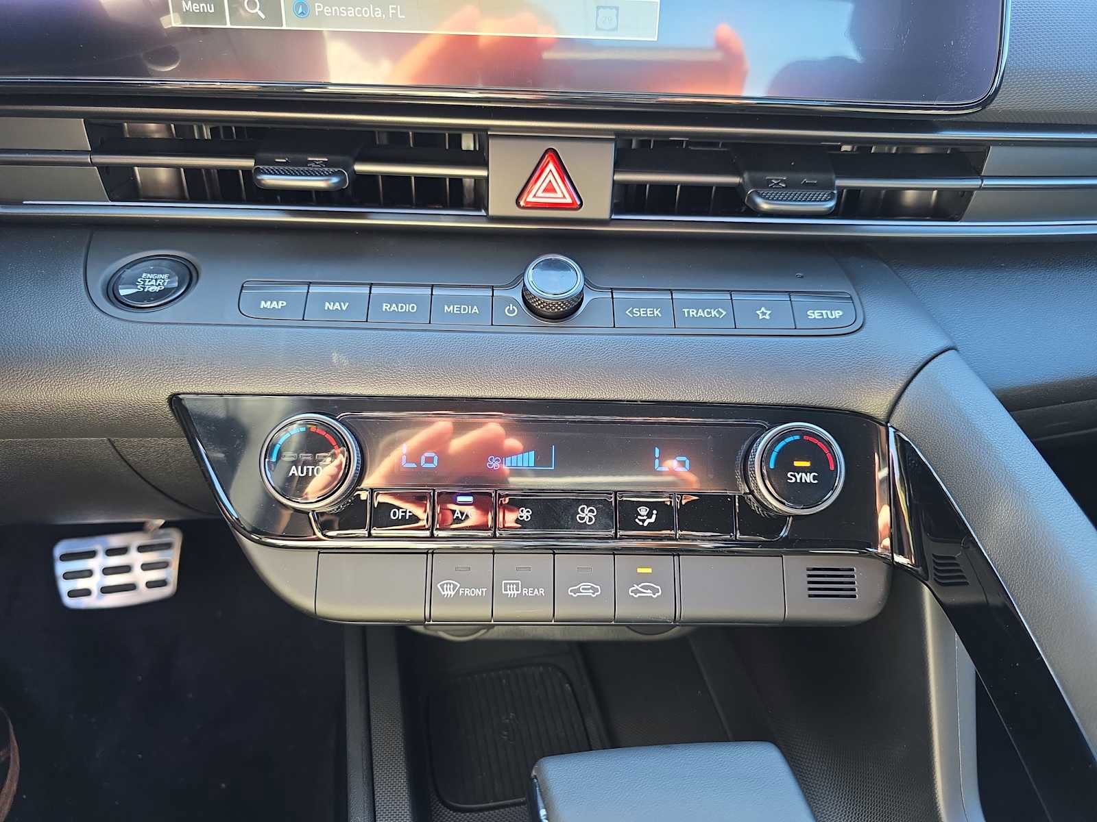 New 2025 Hyundai Elantra SEL image 13