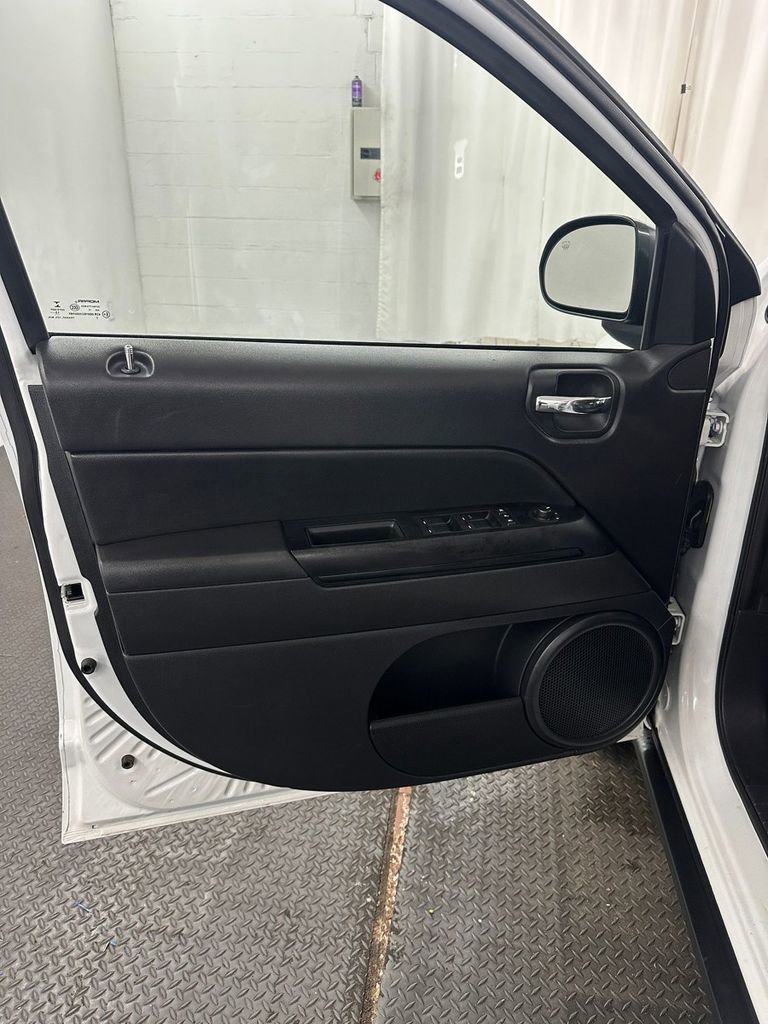 Used 2016 Jeep Compass Sport w/ Power Value Group image 8