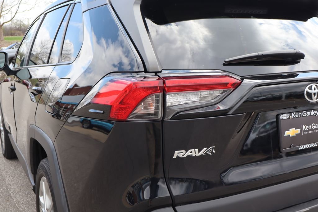 Used 2020 Toyota RAV4 XLE Premium image 32