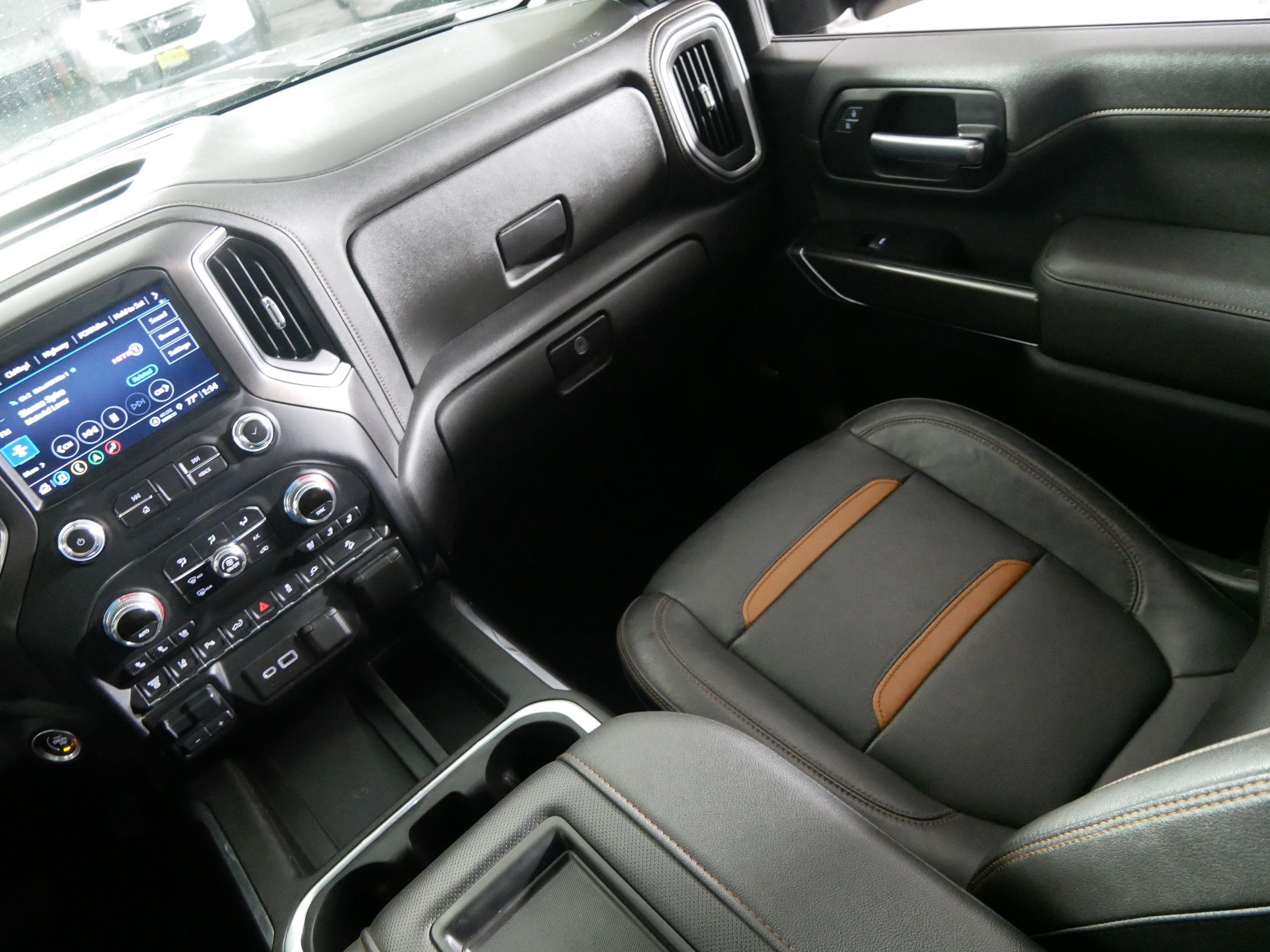 Certified 2022 GMC Sierra 3500 AT4 w/ AT4 Premium Plus Package AWD/4WD image 11