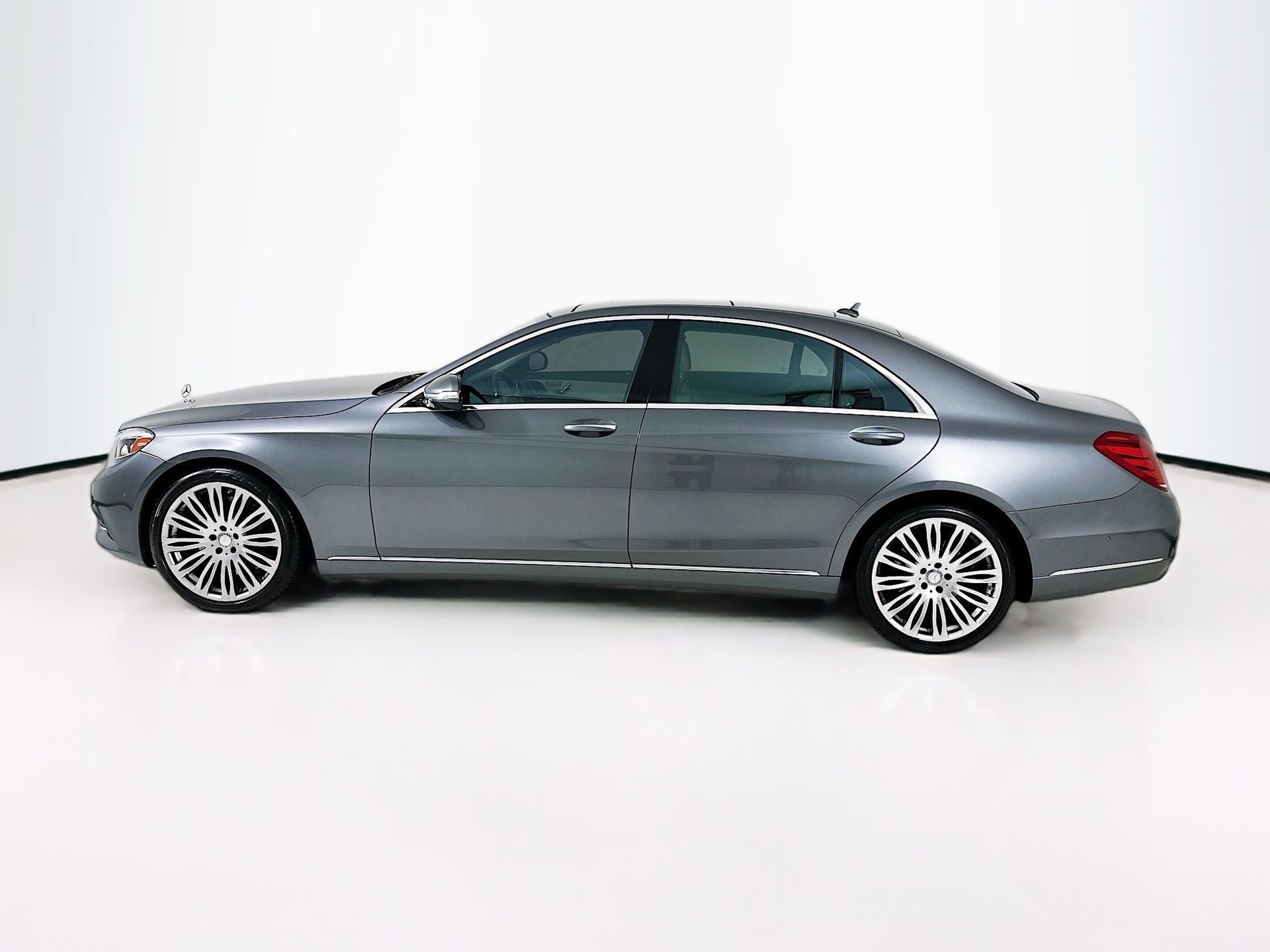 Used 2017 Mercedes-Benz S 550 Sedan image 5