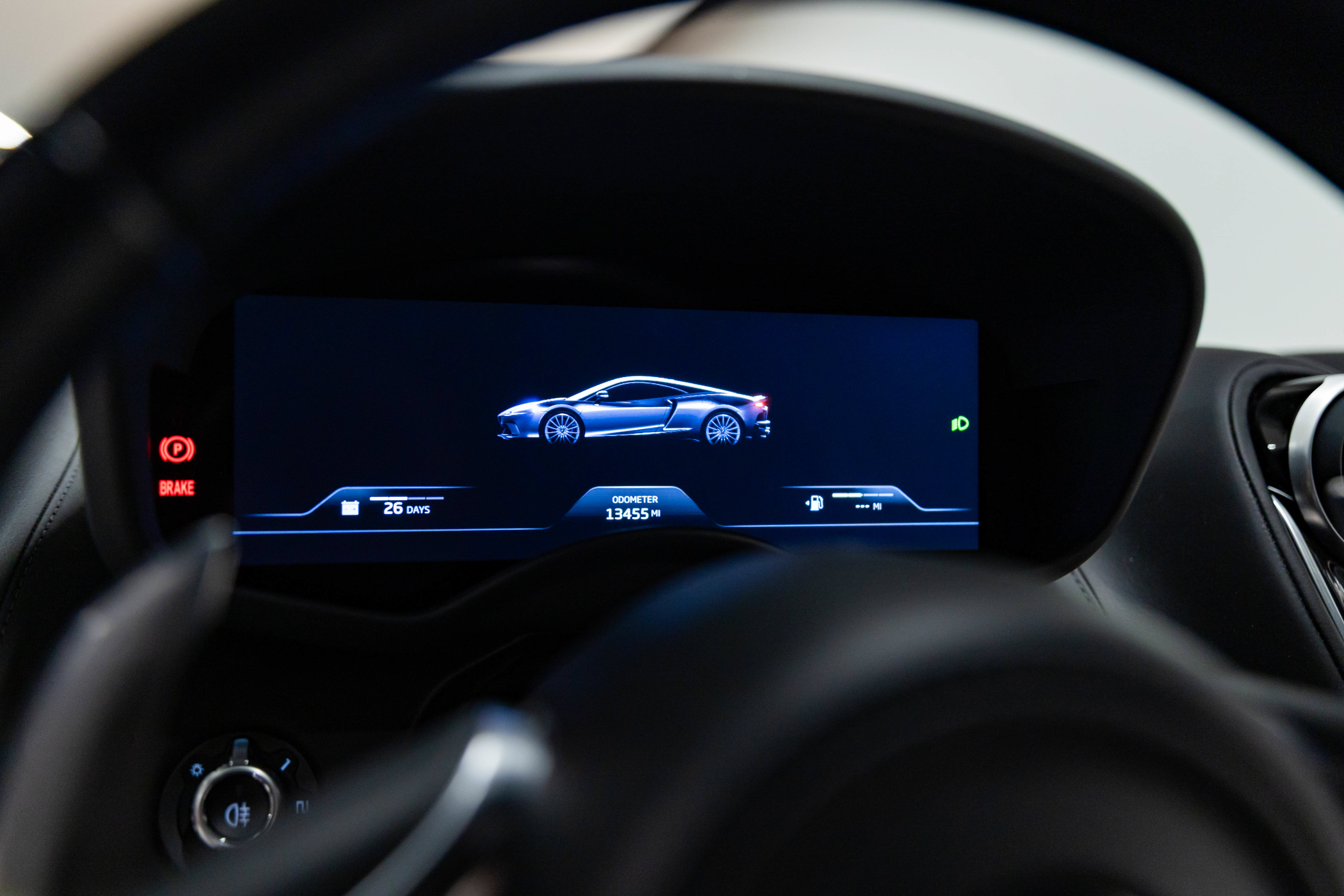Used 2020 McLaren GT RWD image 17