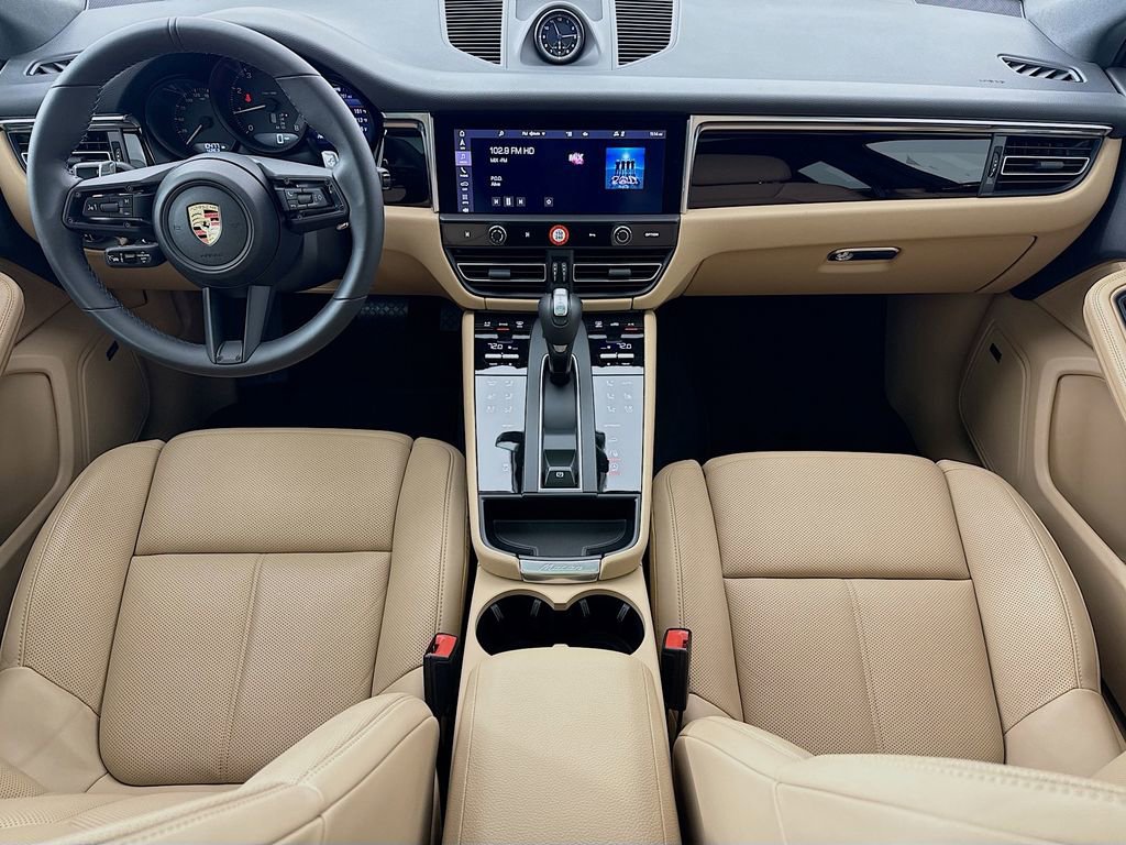 Certified 2025 Porsche Macan image 27