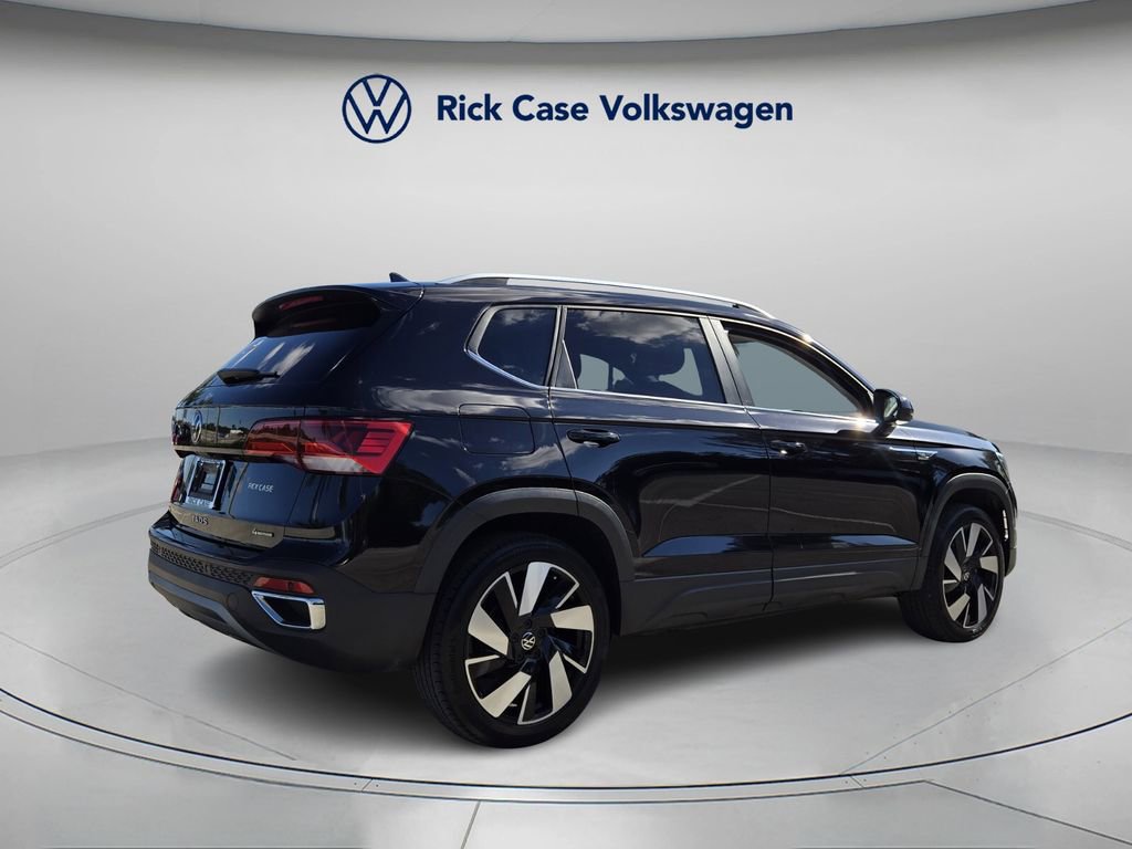Certified 2024 Volkswagen Taos SEL image 7
