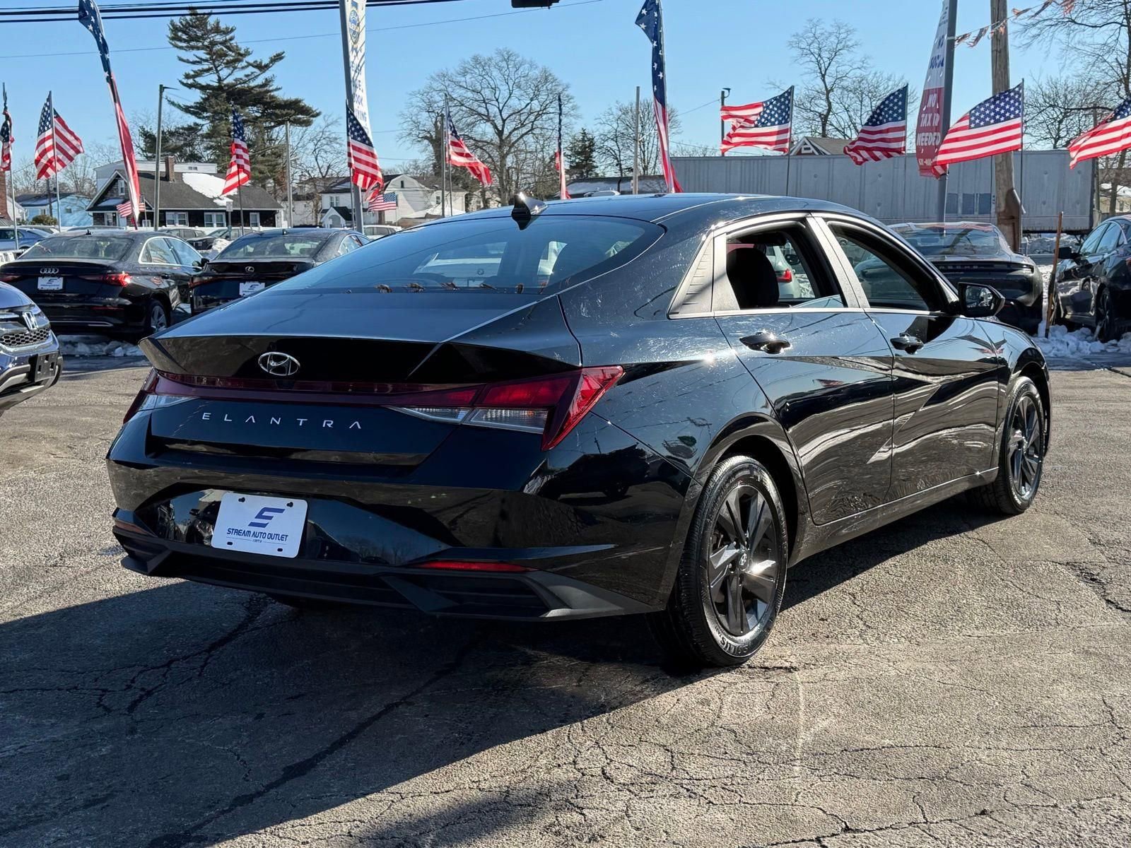 Used 2022 Hyundai Elantra SEL image 10