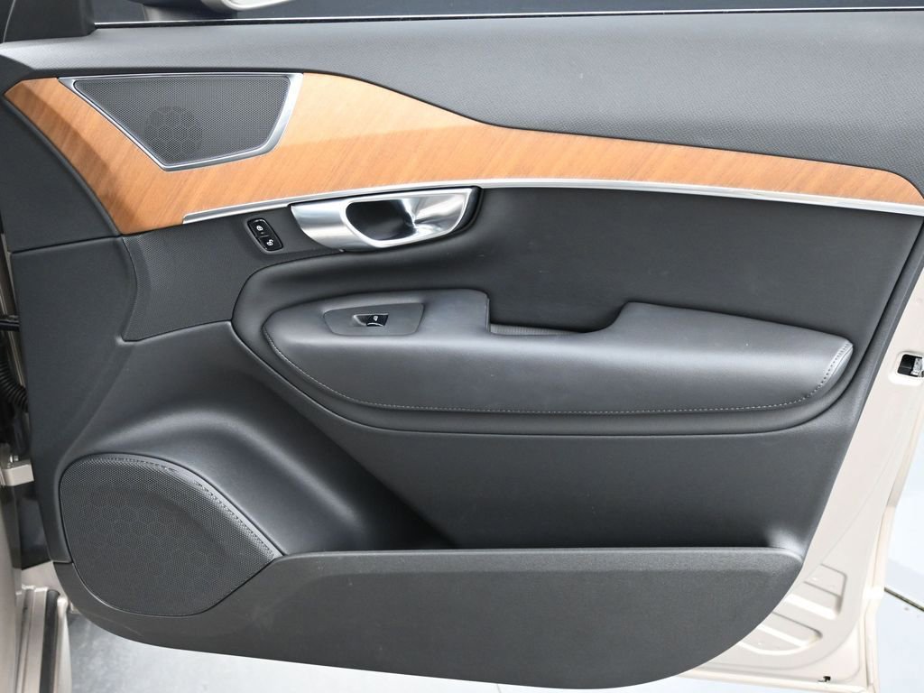 Certified 2024 Volvo XC90 B5 Plus image 14