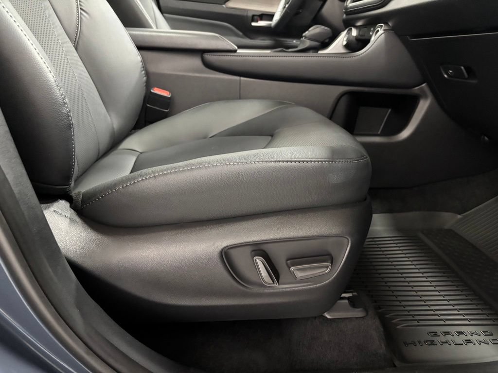 Used 2026 Toyota Grand Highlander AWD image 66