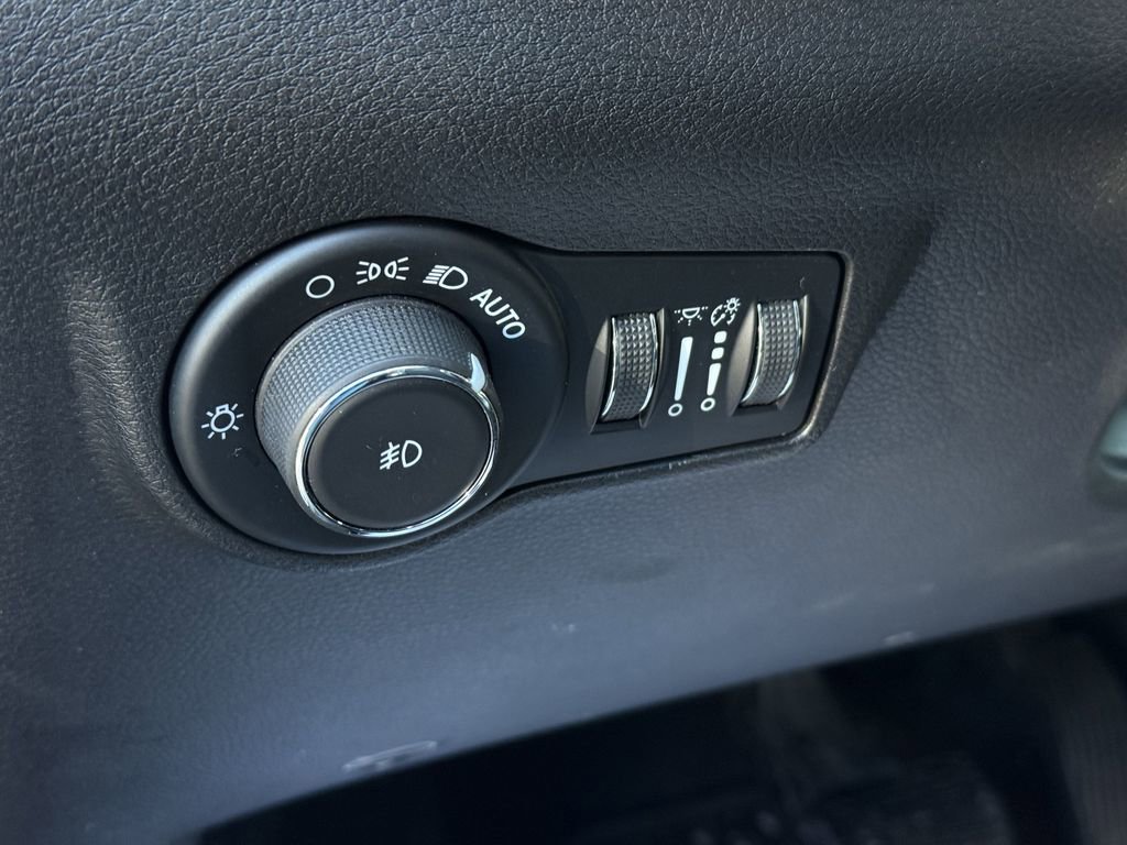 Used 2024 Jeep Compass Trailhawk AWD/4WD image 15