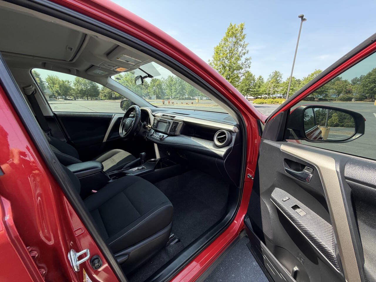 Used 2015 Toyota RAV4 XLE FWD image 18