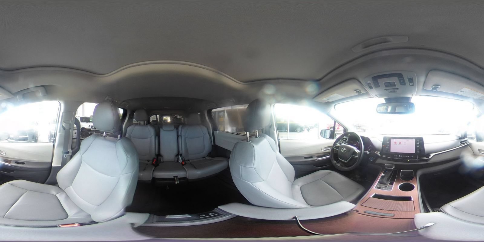 Used 2024 Toyota Sienna XLE FWD image 43