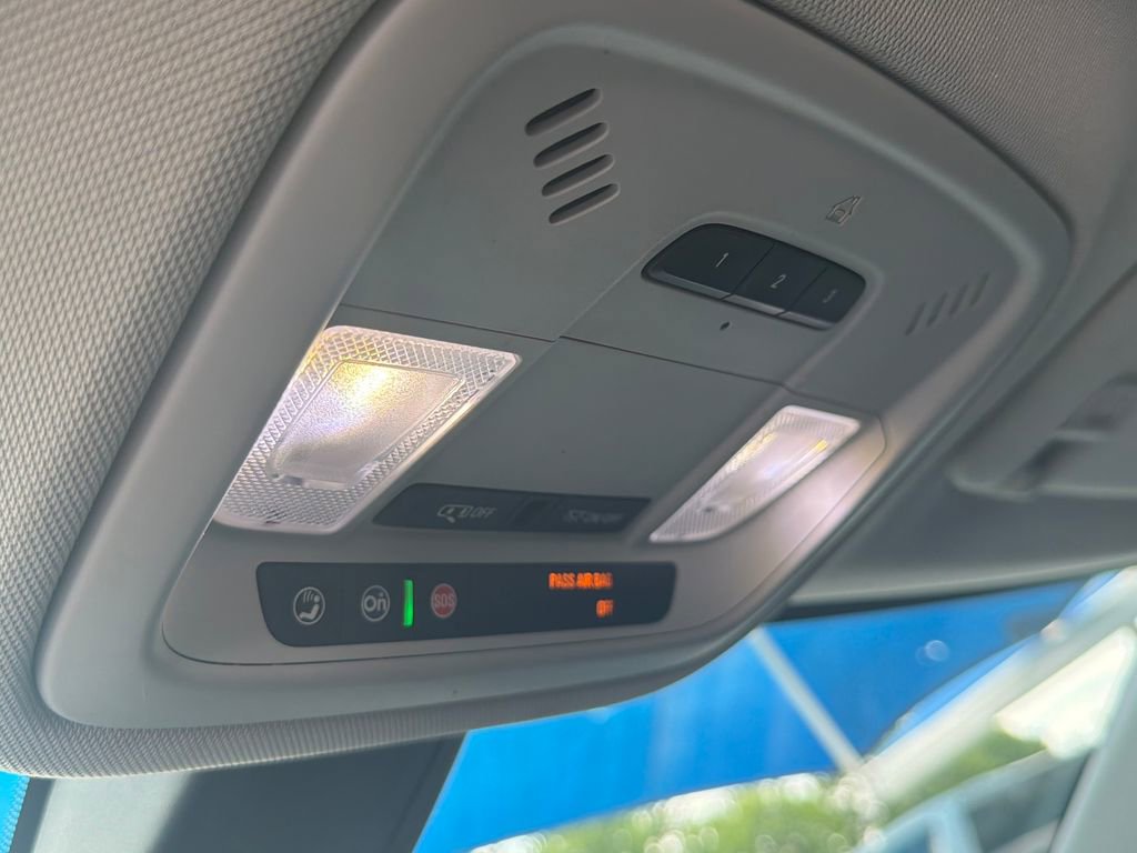 Used 2018 Chevrolet Traverse LT FWD image 18