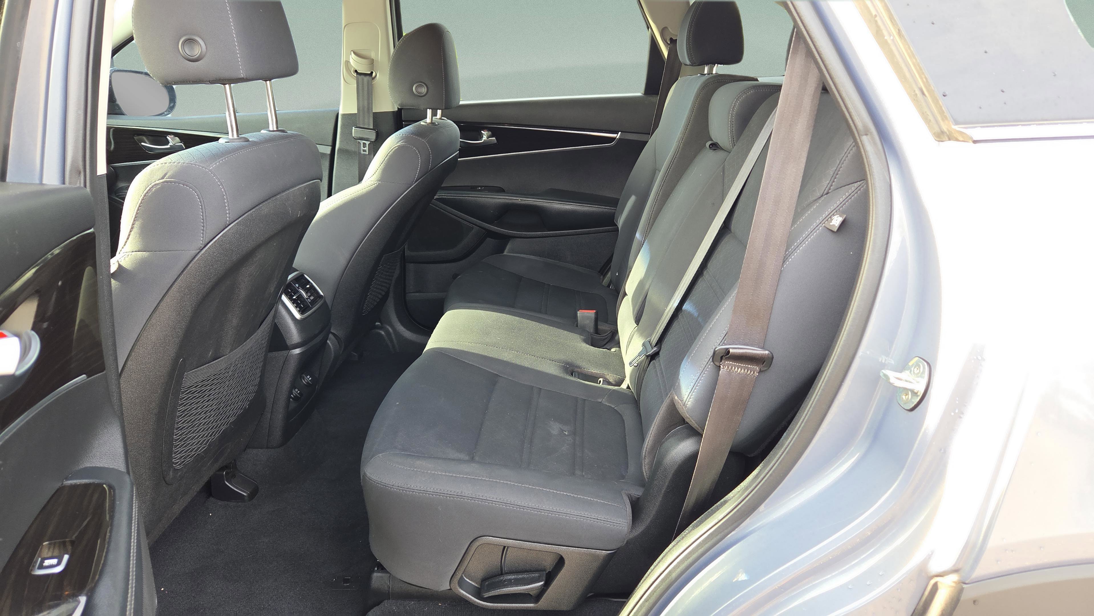 Used 2020 Kia Sorento LX image 10