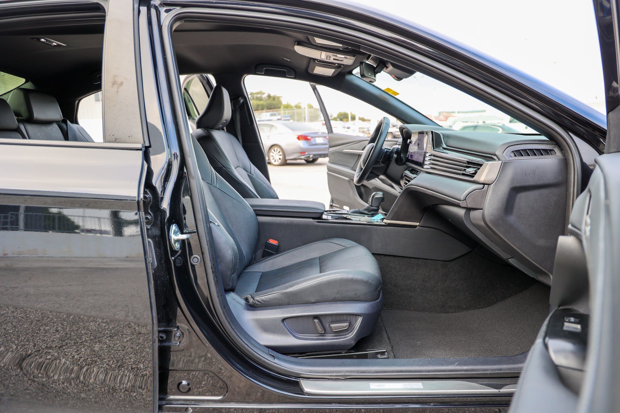 Used 2025 Toyota Camry XSE FWD image 42