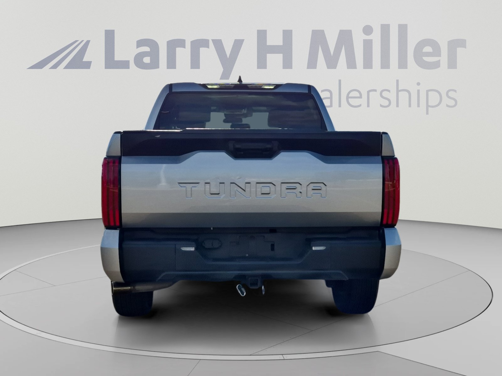 Used 2022 Toyota Tundra SR5 w/ SR5 Premium Package RWD image 4