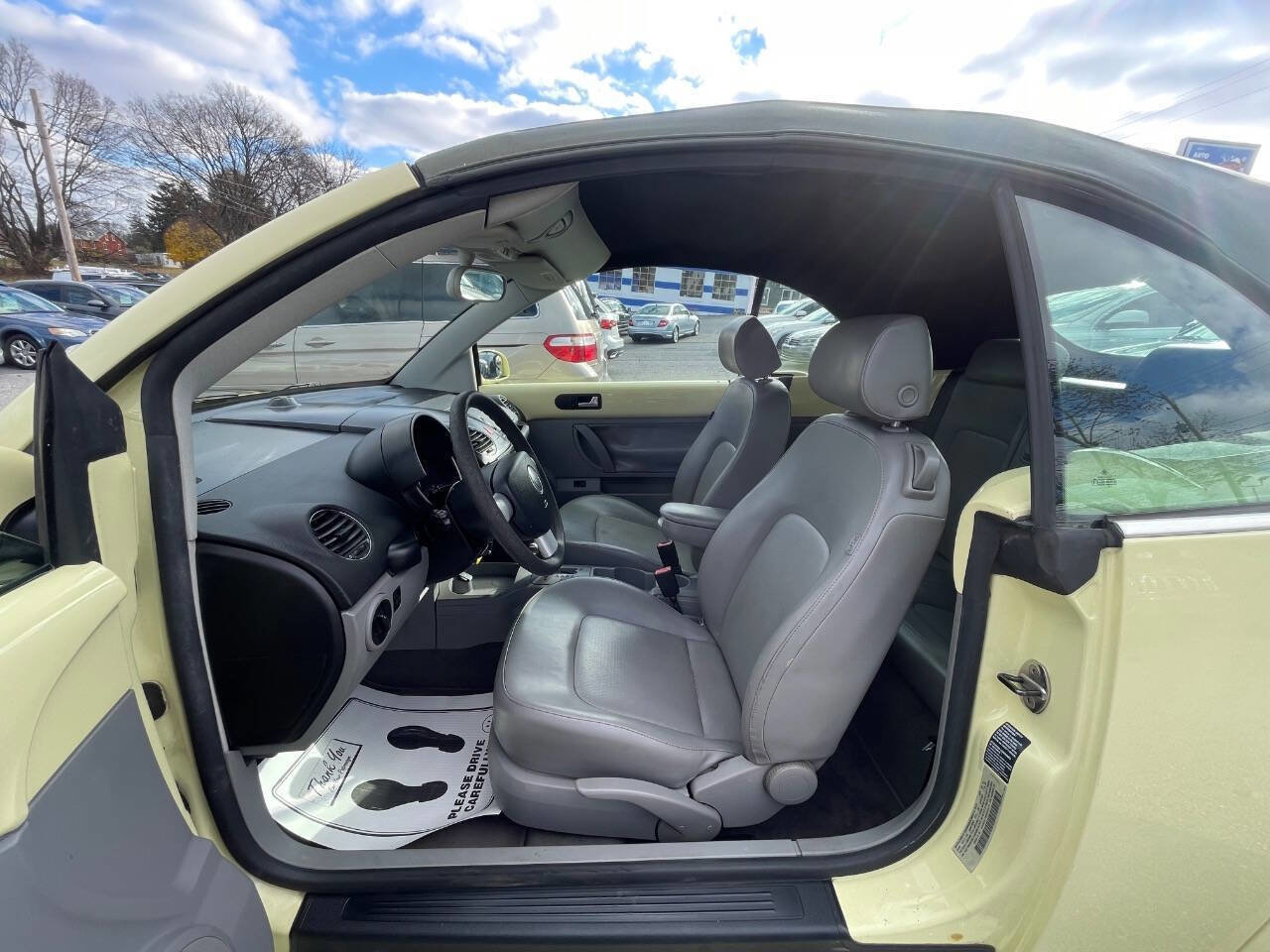 Used 2006 Volkswagen Beetle 2.5 PZEV 2dr Convertible (2.5L image 18