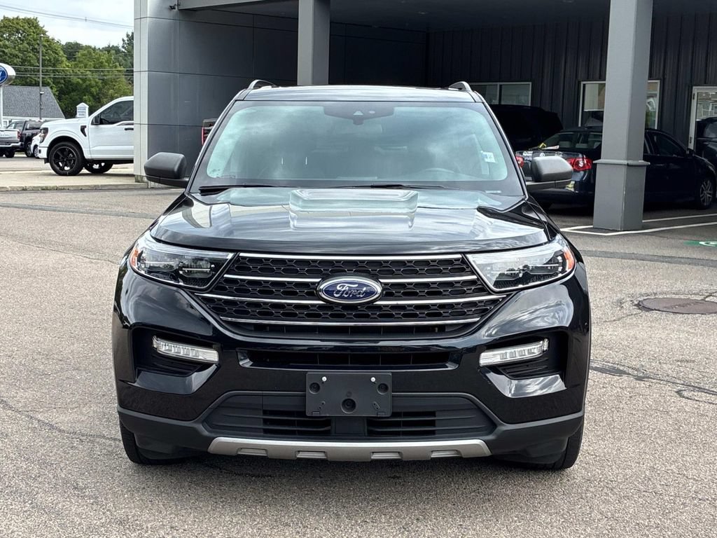 Used 2023 Ford Explorer XLT w/ Equipment Group 202A AWD/4WD image 2