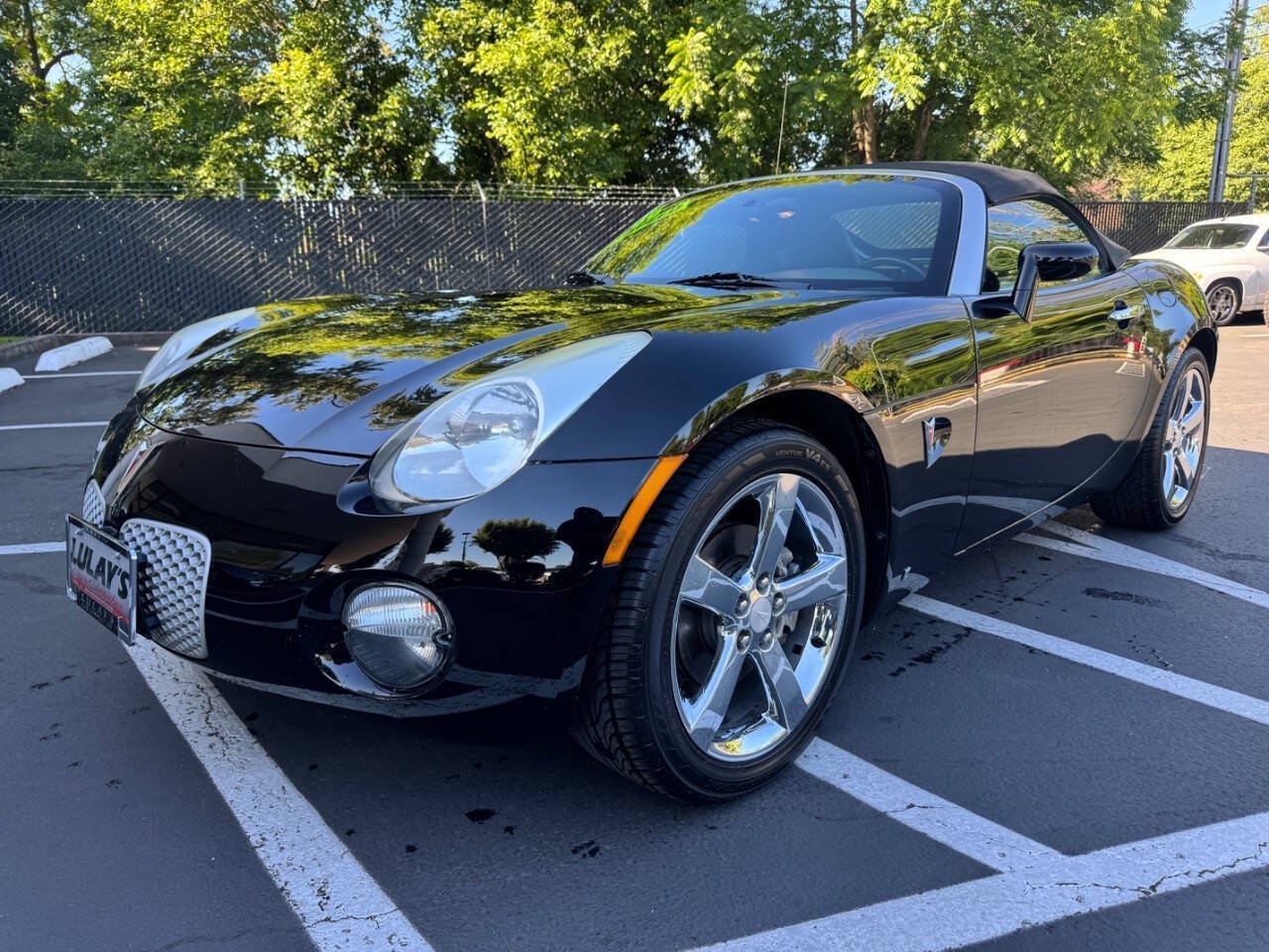 Used 2006 Pontiac Solstice Convertible w/ Premium Package RWD image 4