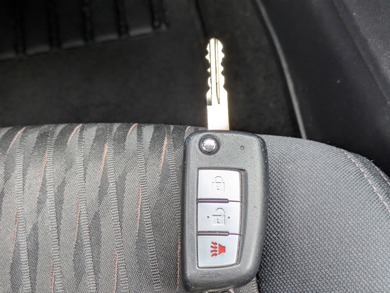 Used 2019 Nissan Rogue S image 23