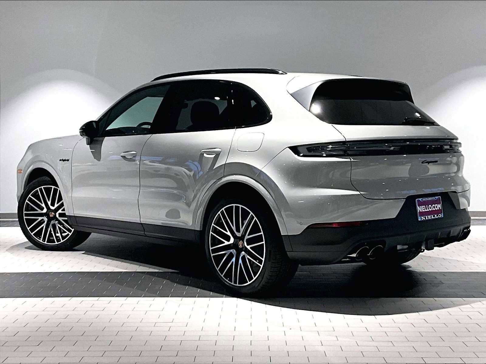 New 2026 Porsche Cayenne E-Hybrid image 3